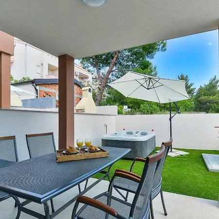Villa Crowonder Cascada With Jacuzzi - S1 Starigrad Paklenica