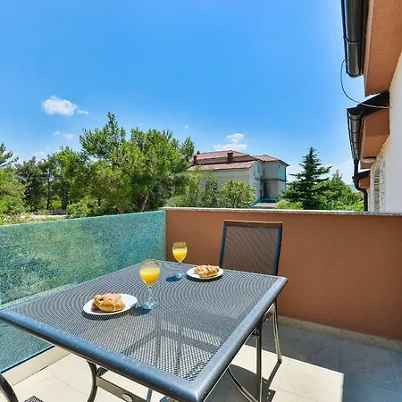 Crowonder Cascada With Jacuzzi - S1 Starigrad Paklenica