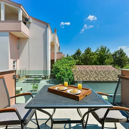 Crowonder Cascada With Jacuzzi - S1 Villa Starigrad Paklenica