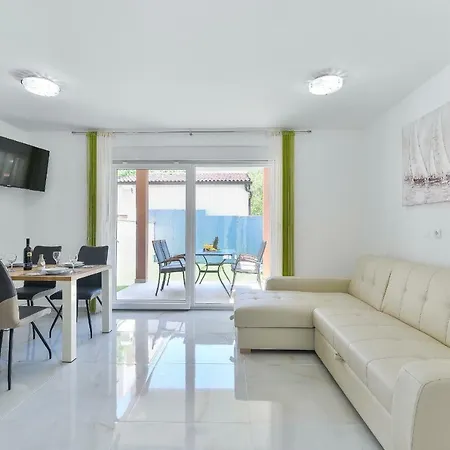 Crowonder Cascada With Jacuzzi - S1 Villa