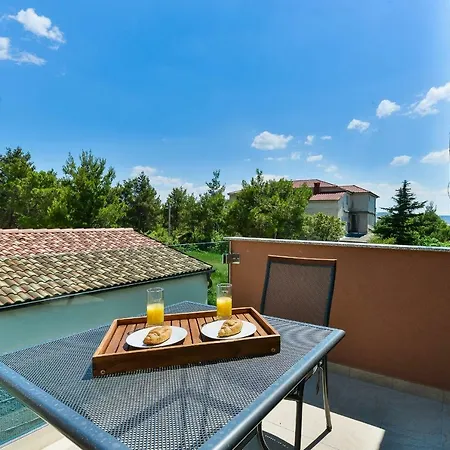 Crowonder Cascada With Jacuzzi - S1 Villa Starigrad Paklenica