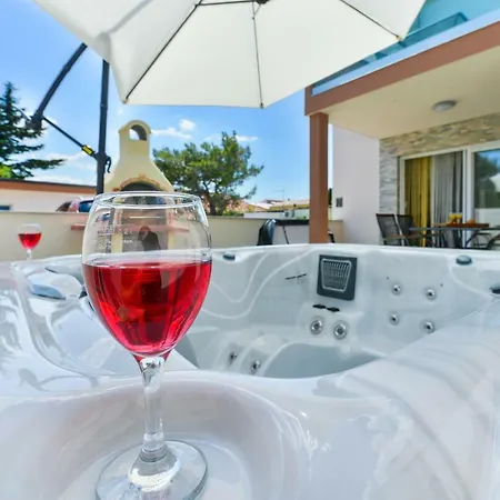 Crowonder Cascada With Jacuzzi - S1 Vila *